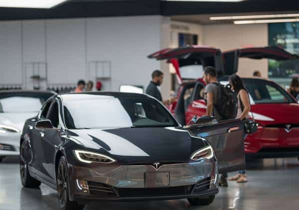 טירוף טסלה חוזר: זינוק חד במניית החברה