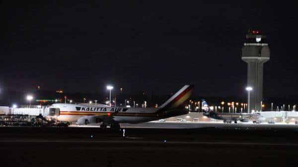 פינוי חירום: מאות אמריקנים הוטסו לקליפורניה ממוקד נגיף הקורונה בסין