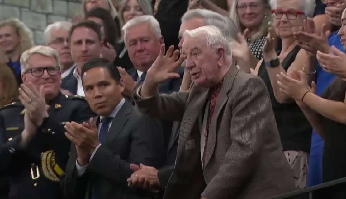 הפרלמנט הקנדי מחא כפיים לקצין SS אוקראיני שהשתתף ברצח יהודים - דובר בית המחוקקים נאלץ להתפטר