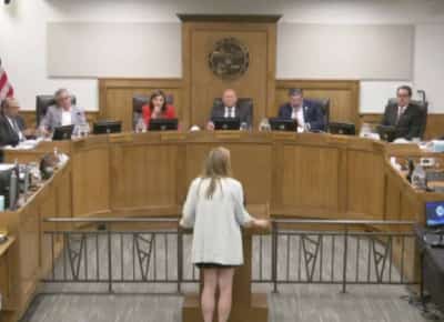 העיר בוואלי שנכנעה ללחץ הציבור ומבטלת חוזה בן עשרים שנה עם רשויות ההגירה