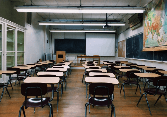 ניו יורק: מורה ממנהטן חשודה בהתעללות בתלמיד בכיתה ג'