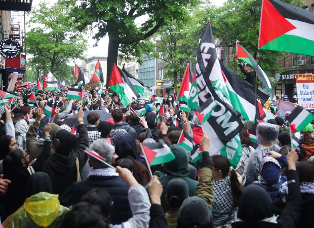 טראמפ חותם על צו נשיאותי: תומכי חמאס יגורשו מארה"ב