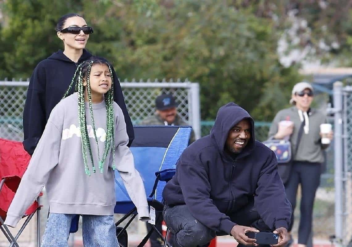 חברים שוב? קים קרדשיאן וקניה ווסט נצפו במשחק כדורגל 