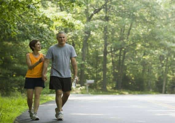 לכו על זה: גלו כמה דקות הליכה בשבוע יכולות לצמצם את הסיכון שלכם למוות מהתקף לב, שבץ וסרטן