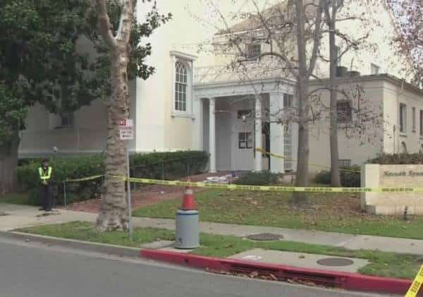 חשד לפשע שנאה בבוורלי הילס: צעיר השחית בית כנסת