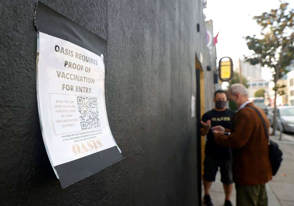 קליפורניה משנה מדיניות: הוכחת התחסנות באירועים המוניים נכנסה לתוקף