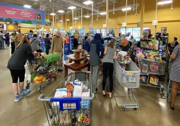 לוס אנג'לס נערכת לשבוע הקריטי במאבק מול המגיפה: "אל תלכו לרשתות המזון"