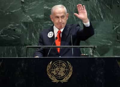 נתניהו מזעזע את האו"ם: נטישה המונית, "חידון" דרמטי ופנייה בעברית לחטופים