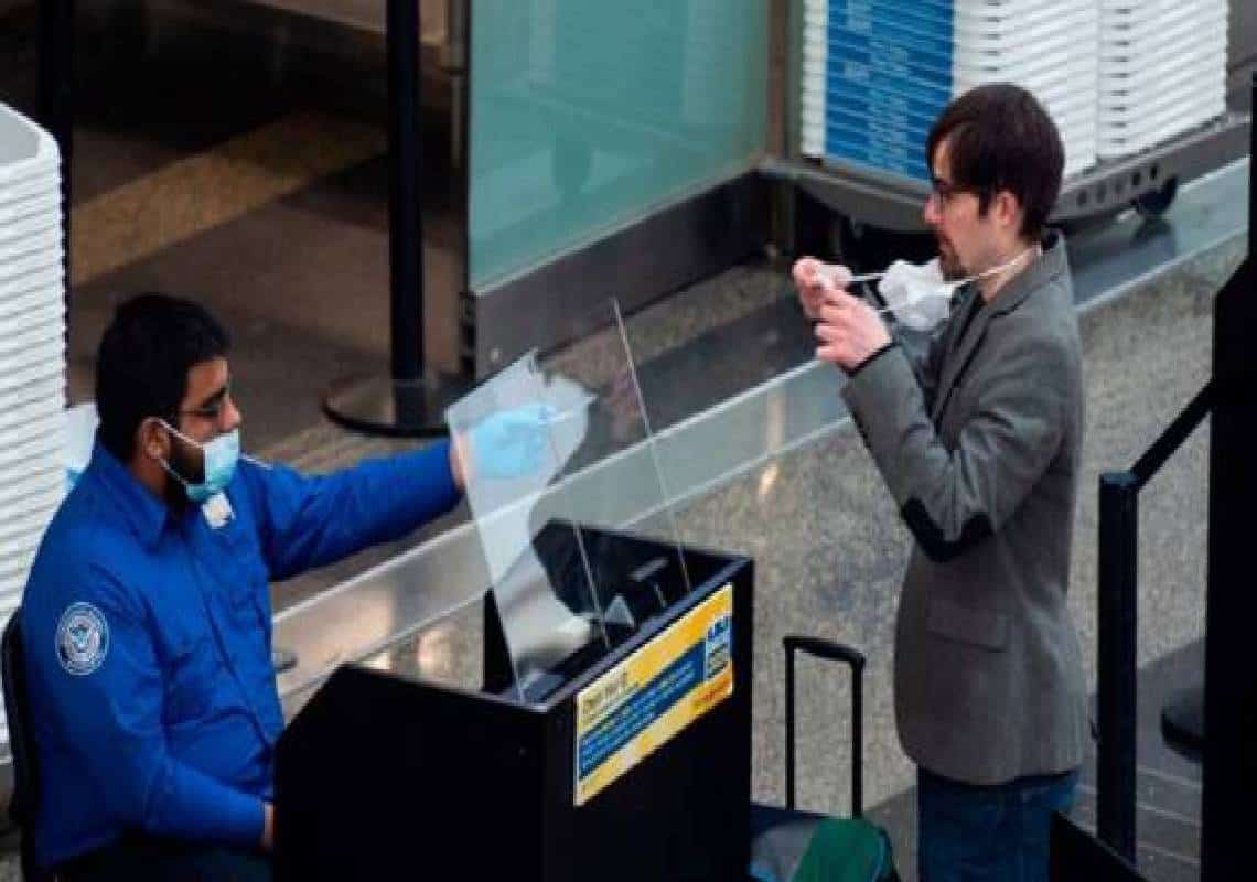 "לא רק קנסות בגובה 1,500 דולרים אלא גם איסורי טיסה": אכיפת מסכות מוגברת במינהל התחבורה האמריקני