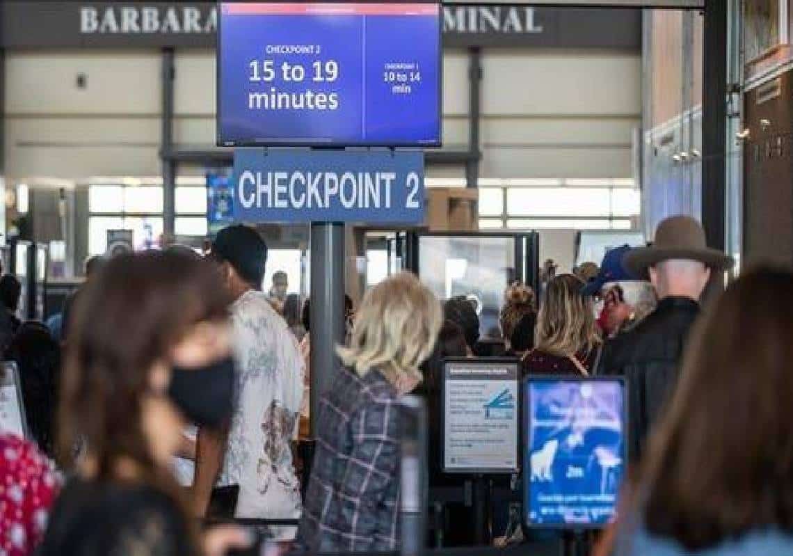 סוף עידן המסכות בשדה התעופה, במטוסים, וברכבות? "סנאטורים תובעים מה-CDC להקפיא את כל תקנות המסכות עבור מחוסנים"