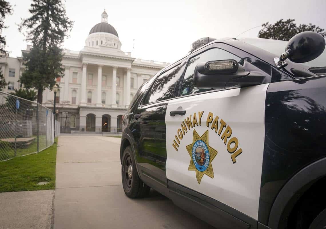 "קיבלו תשלום על שעות נוספות מבלי שעבדו": 54 שוטרים מקליפורניה חשודים בהונאת ענק