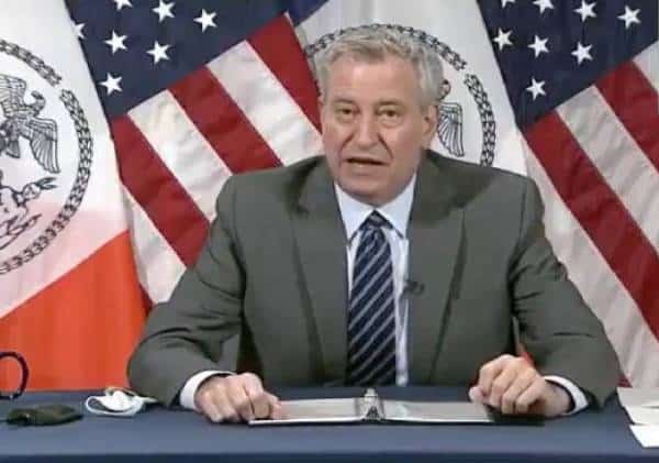 ניו יורק אבודה - הסוף? ראש העיר דה-בלזיו ציטט את המניפסט הקומוניסטי של קרל מרקס והודיע - "נחלק מחדש את העושר"