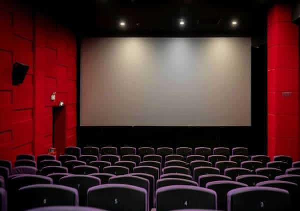 תכינו את הפופקורן: בתי הקולנוע בקליפורניה יפתחו מחדש כבר השבוע