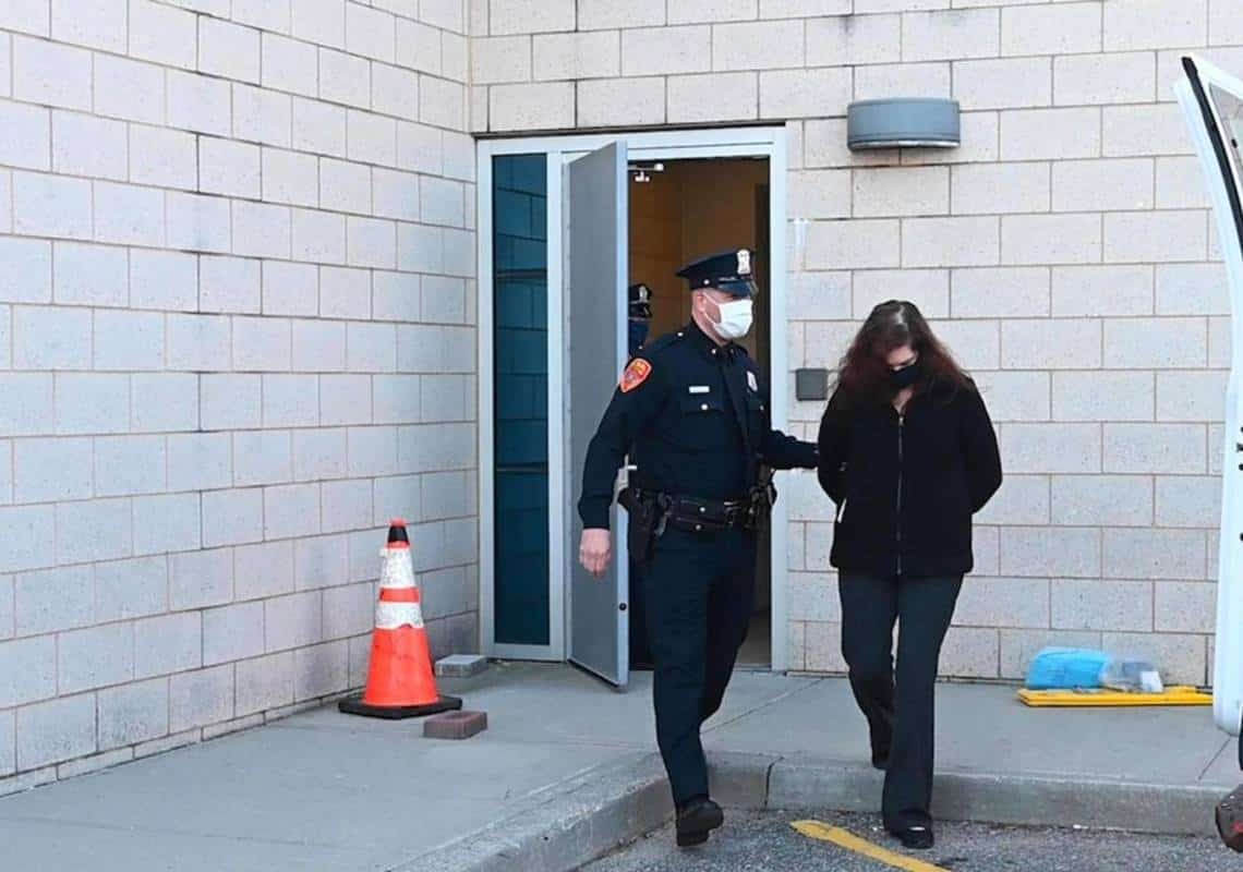 ניו יורק: מורה חשודה בקיום יחסי מין עם תלמיד בן 15