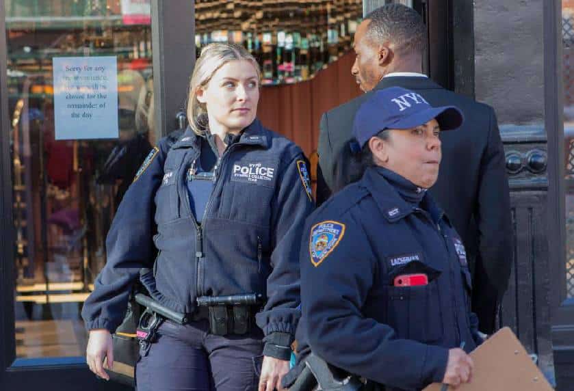 גוצ'י - לאור יום: חנות היוקרה בדאונטאון מנהטן נשדדה באיומי אקדח - החשודים הצליחו לנוס מהזירה