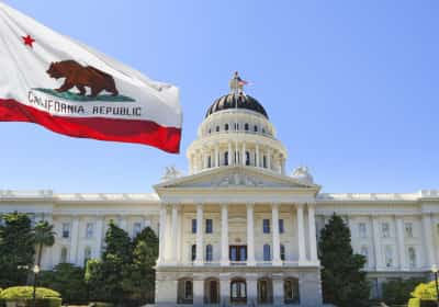 איש דת מקליפורניה מזהיר: "אם החוק הזה עובר - קחו את הילדים שלכם ותעזבו"