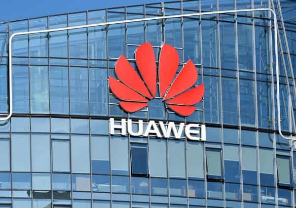 מלחמת הסחר מסלימה: ממשל טראמפ מנחית מהלומה על אמריקאים המשקיעים בחברות בבעלות צבא סין