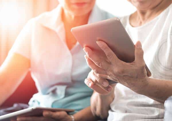 ניו יורק מתגייסת למען האוכלוסייה הפגיעה: טאבלטים יחולקו לאלפי קשישים