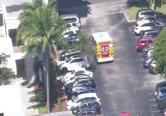 פורט לודרדייל: עשרות תלמידים ומורה אושפזו לאחר שחלו בבית ספר