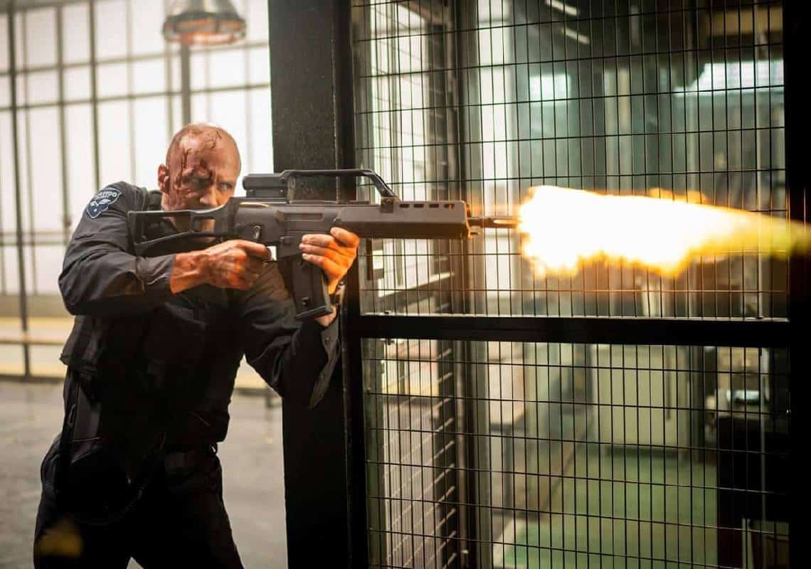 ״שומר טינה״ הוא מותחן פעולה מופתי, וזה בהחלט מרענן בתקופת השפע 