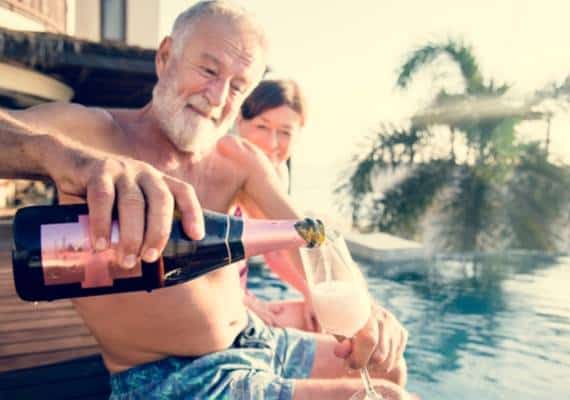 להזדקן בסטייל: כך תוכלו לחיות בבתי מלון במקום בבתי אבות - ועוד לחסוך כסף