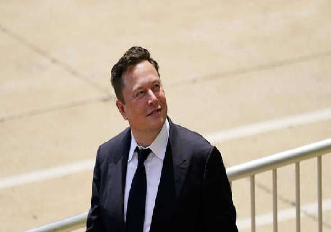 אילון מאסק קילל את הנשיא ביידן: "הוא בובת גרב לחה בצורת אדם - חושב שכולנו טיפשים"