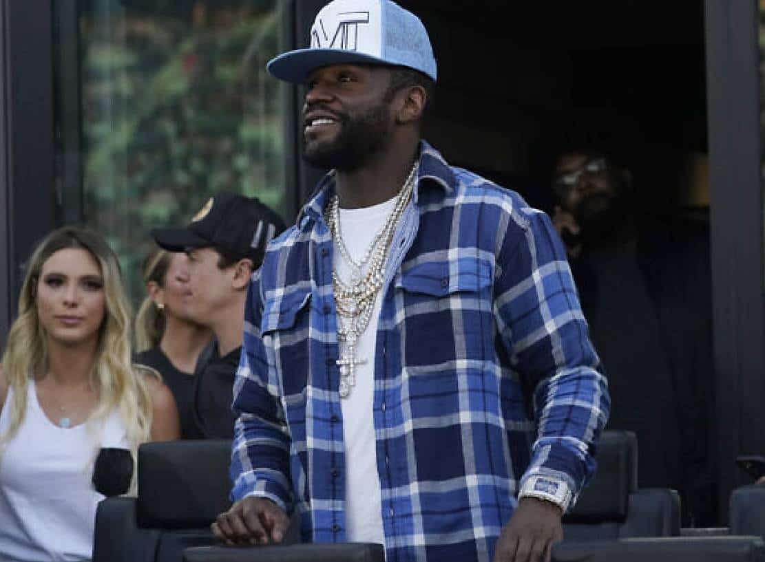 "עומד לצד ישראל": אגדת האגרוף הבלתי מנוצחת פלויד מייוות'ר שולח מטוס פרטי עם אפודי מגן לחיילים