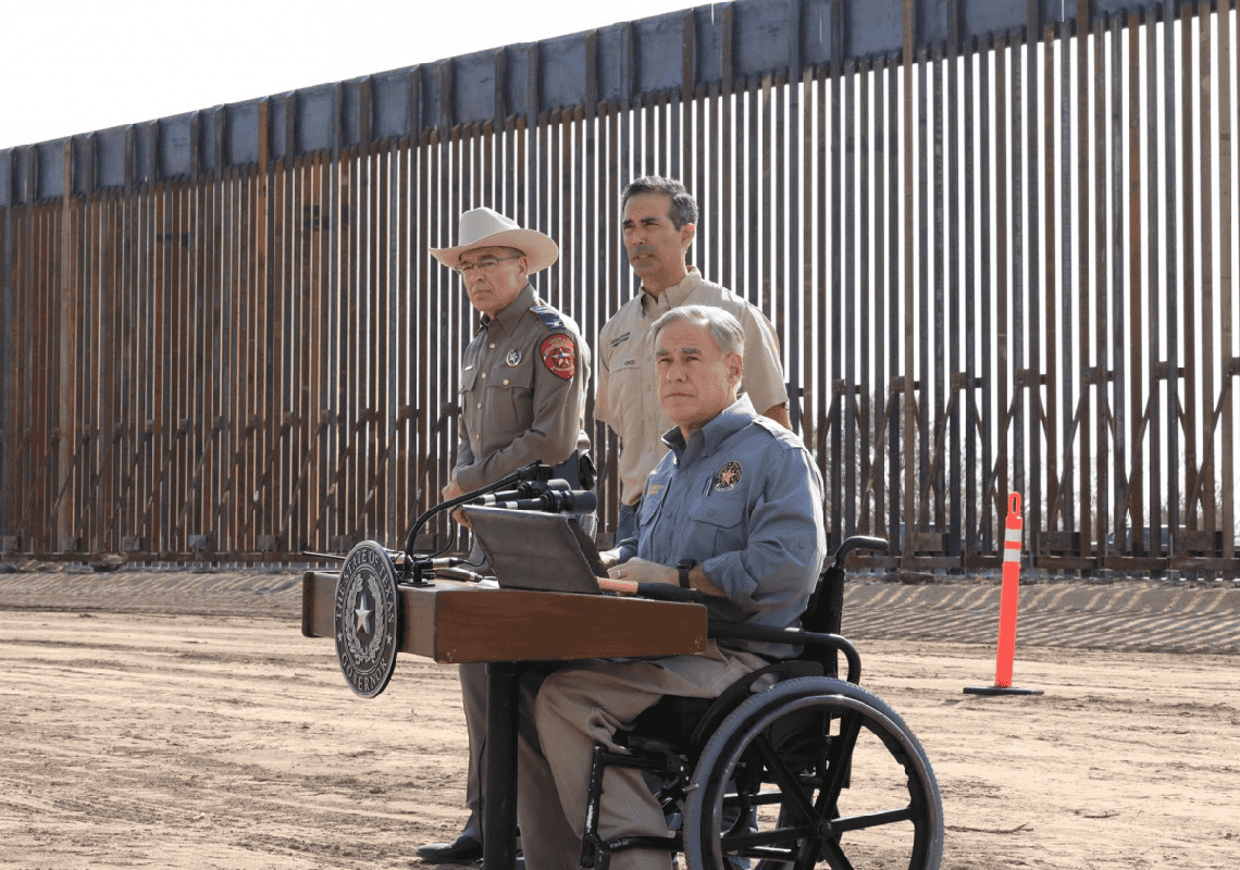 מושל טקסס נאבק בפתיחת הגבול הדרומי: עשרות אוטובוסים מלאים במהגרים יצאו לכיוון וושינגטון הבירה