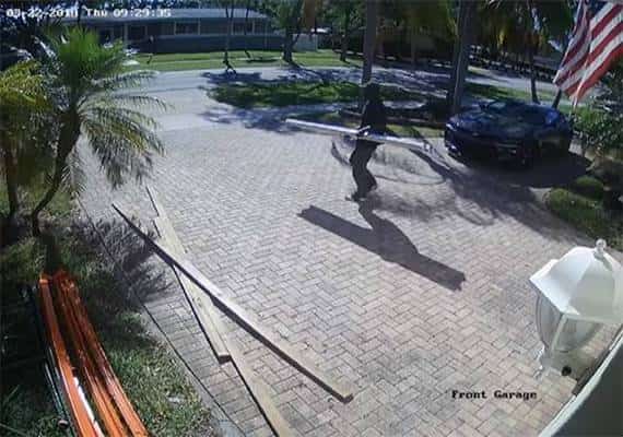 מיאמי: גנב תריסים בשווי עשרות אלפי דולרים