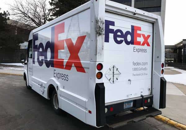 קיצור דרך: במקום לגנוב חבילות מבתים, החליטו לחטוף משאית FedEx