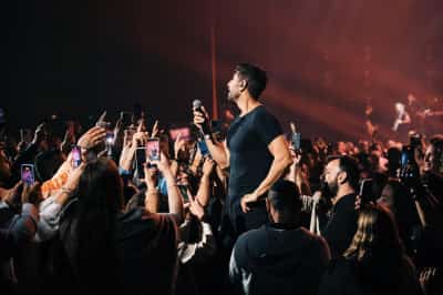 חי את הרגע: עידן עמדי כבש את לב הישראלים בלוס אנג׳לס 