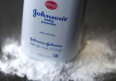 פסק דין חריג בלוס אנג'לס: ג'ונסון וג'ונסון תשלם כמעט מיליארד דולר למשפחת אישה שמתה מסרטן