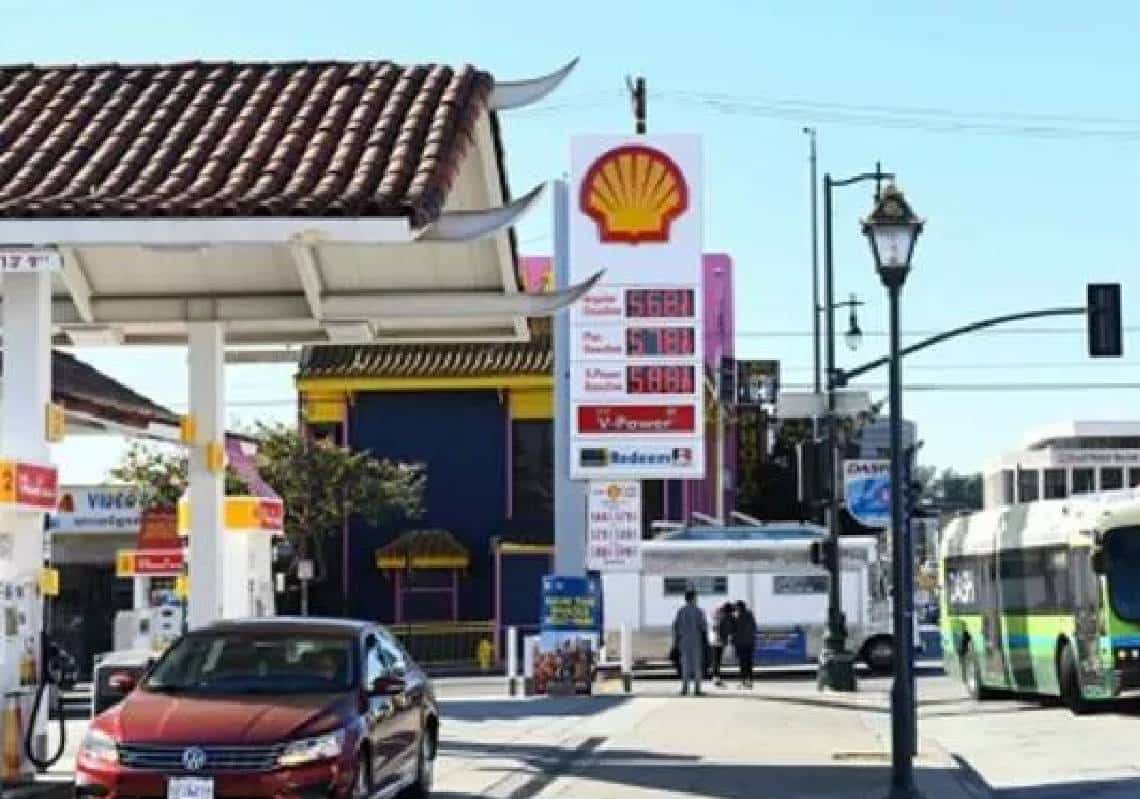 האמריקאים כועסים: "למה בסעודיה משלמים חצי מחיר על גאלון דלק?"