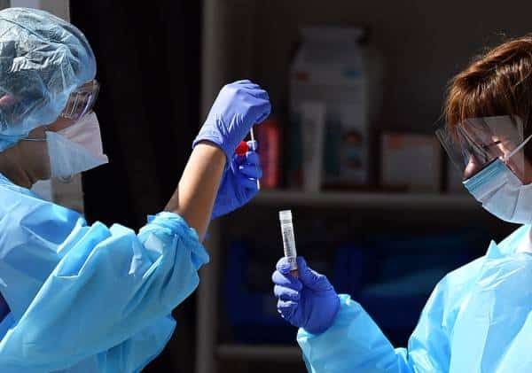 בלוס אנג'לס ניתן יהיה להזמין ערכה לאבחון קורונה באמצעות UPS, אך אתרי הבדיקות קורסים