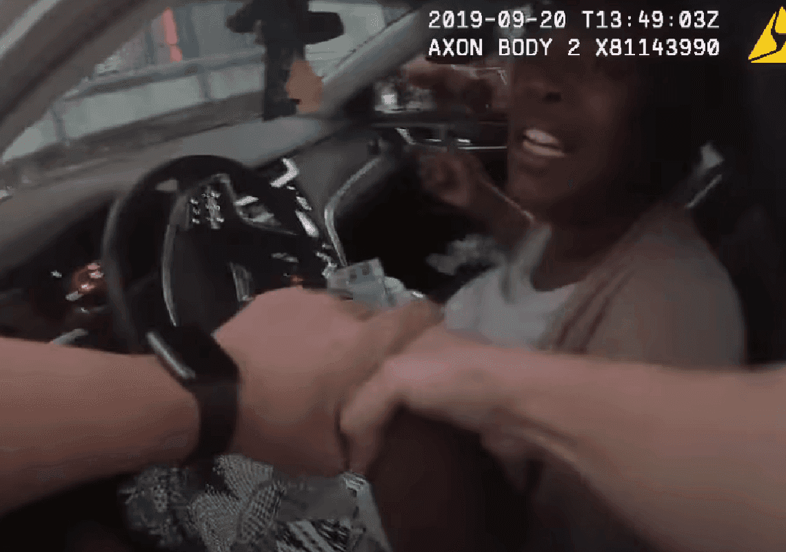 קליפורניה תפצה ביותר מ-8 מיליון דולר אישה שחורה שהואשמה בגניבת רכב