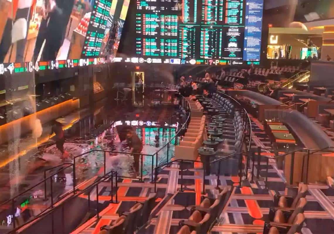 לאס וגאס מתחת למים: בתי קזינו, מלונות ושדות התעופה הוצפו בעיר החטאים - "התשתית לא היתה מוכנה לעונת המונסון"