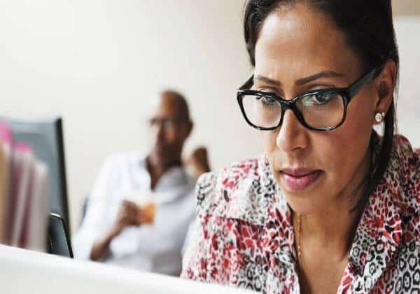 אלה המקומות בעלי הסיכוי הגבוה ביותר להידבק בקורונה - ומדוע לעניים יש סיכוי גבוה יותר להידבק בנגיף?