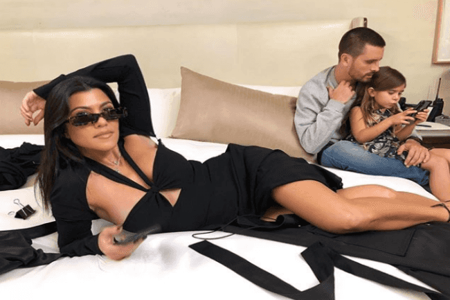 משבר חג המולד? קורטני קרדשיאן וסופיה ריצ'י נלחמות על מי תבלה את החגים עם סקוט דיסיק