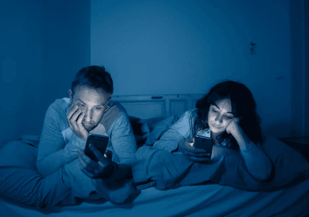 מבוגרים בסכנה לבעיות נפשיות – בגלל התמכרות למסכים