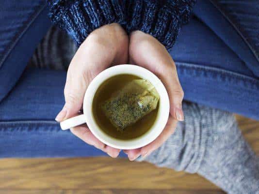 האם נפסיק להגיש תה עם נענע בלילות הקרים? מחקר חדש מטיל ספק בסגולותיהם