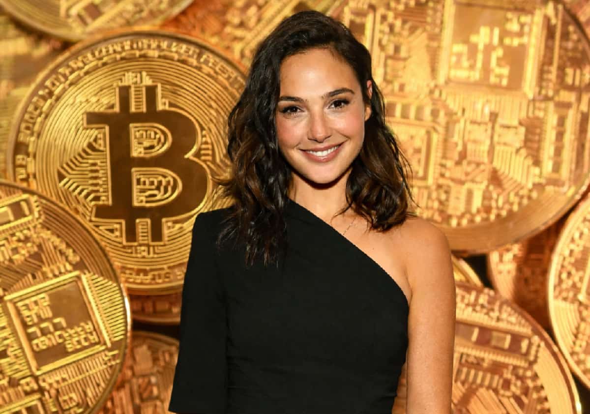 לצידה של הכוכבת הישראלית יככבו קייסי אפלק, פיט דיווידסון ואיילה פישר במותחן חדש בבימוי דאג לימן, שמבוסס על סיפור אמיתי סביב זהות יוצר המטבע הדיגיטלי ה