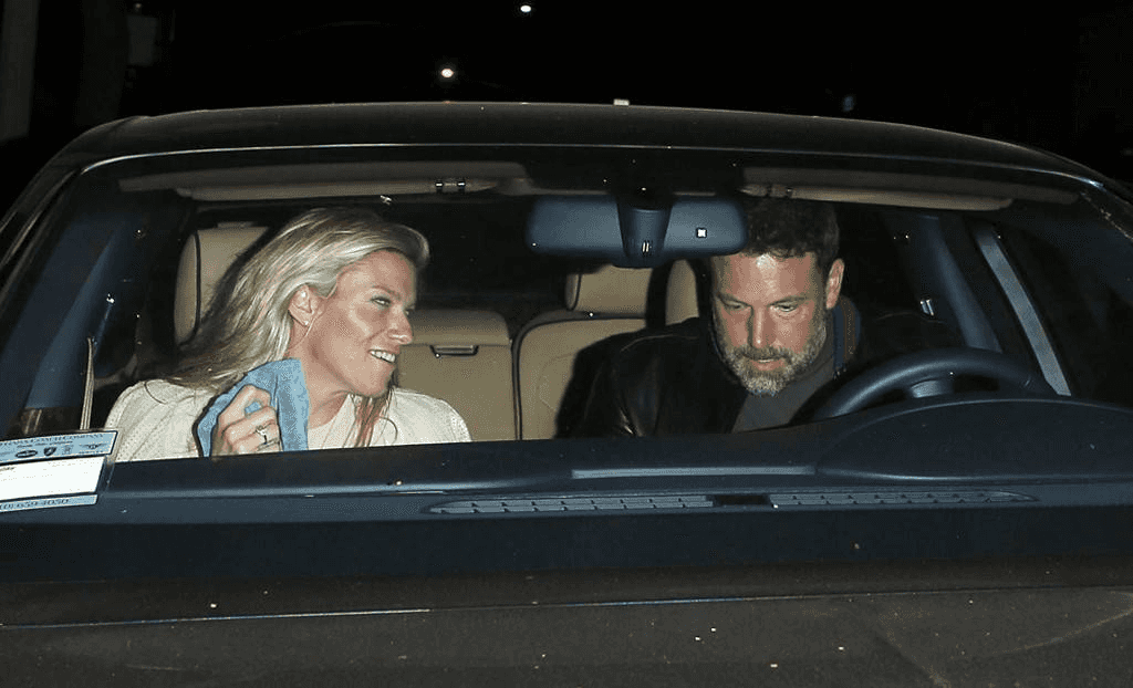  דרוש הורה מלווה: בן אפלק ולינדזי שוקוס העלו הילוך ויצאו לדייט בהשגחת ההורים  