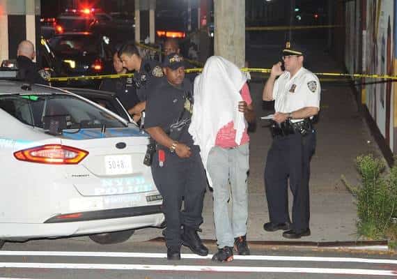 משטרת ניו יורק פיטרה שוטר שירה וטייח את נסיבות הירי