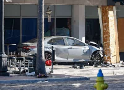 פלורידה: סוף קטלני למרוץ רחוב - רכב דרס מבלים במועדון הקהילה הגאה בטמפה. ארבעה נהרגו