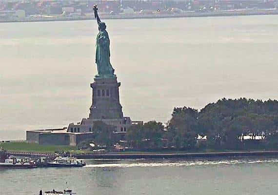 ניו יורק: אי פסל החירות פונה בשל אירוע חריג‎