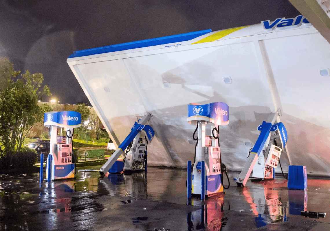 הסערה העוצמתית בקליפורניה: המושל הכריז על מצב חירום | פעוט מת מנפילת עץ