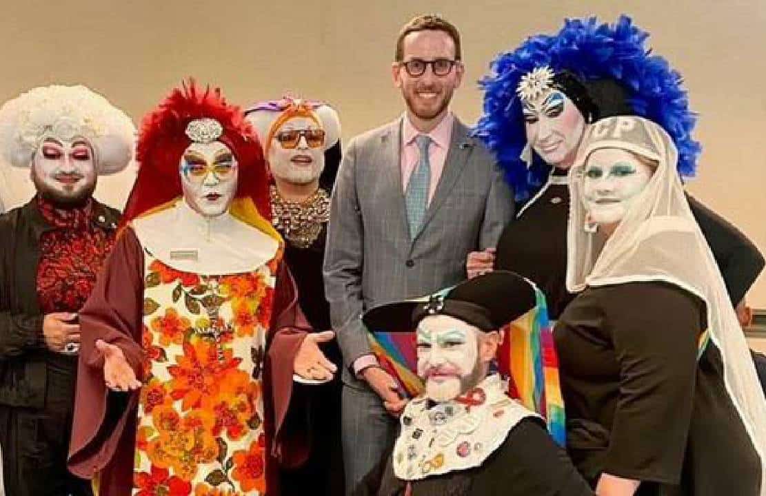 "יקחו לי את הילדים?": חוק בקליפורניה ירחיק ילדים מהוריהם אם הם יבטאו באופן שגוי את המגדר שלהם