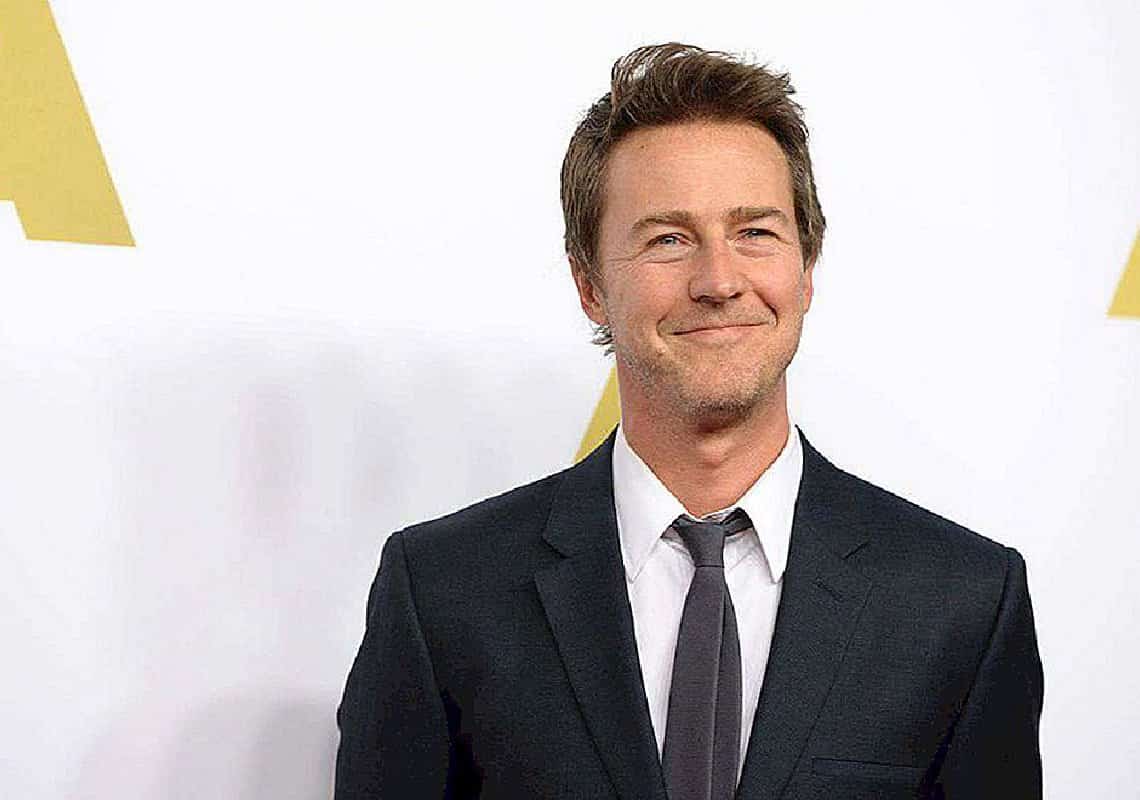 לאחר שגילה כי אבותיו החזיקו עבדים: כוכב ״ענק הירוק״ מגיב 