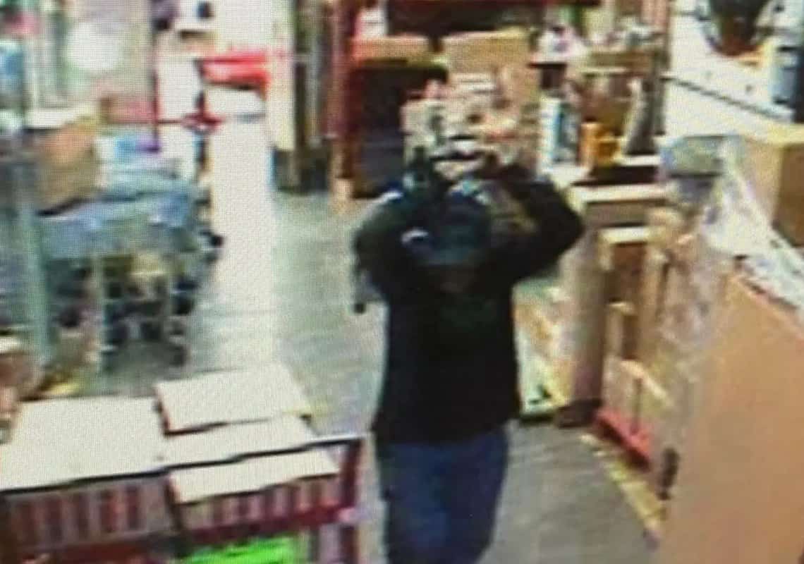 תיעוד מאורגון: מצית שריפה בסניף 'טרגט', ובורח עם סחורה גנובה