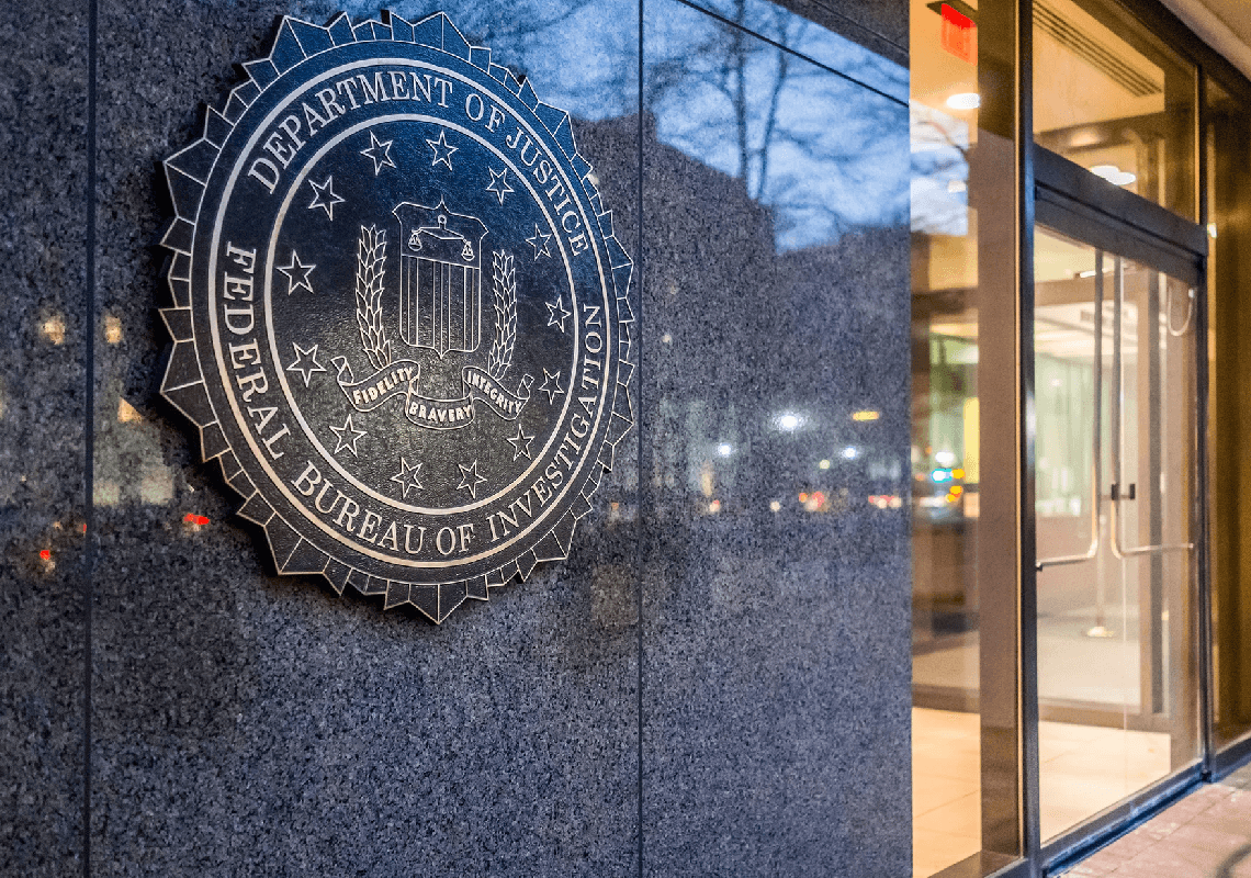 האם ה-FBI עוקב אחר הורים המפגינים נגד בתי ספר? 